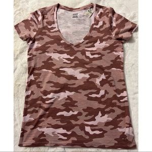 PINK CAMO TEE V NECK